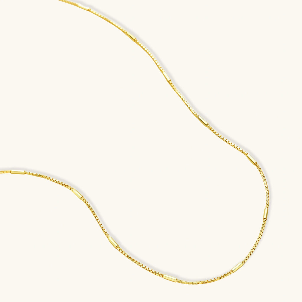 Chaîne Minimaliste Dorée by Yoldine Paris