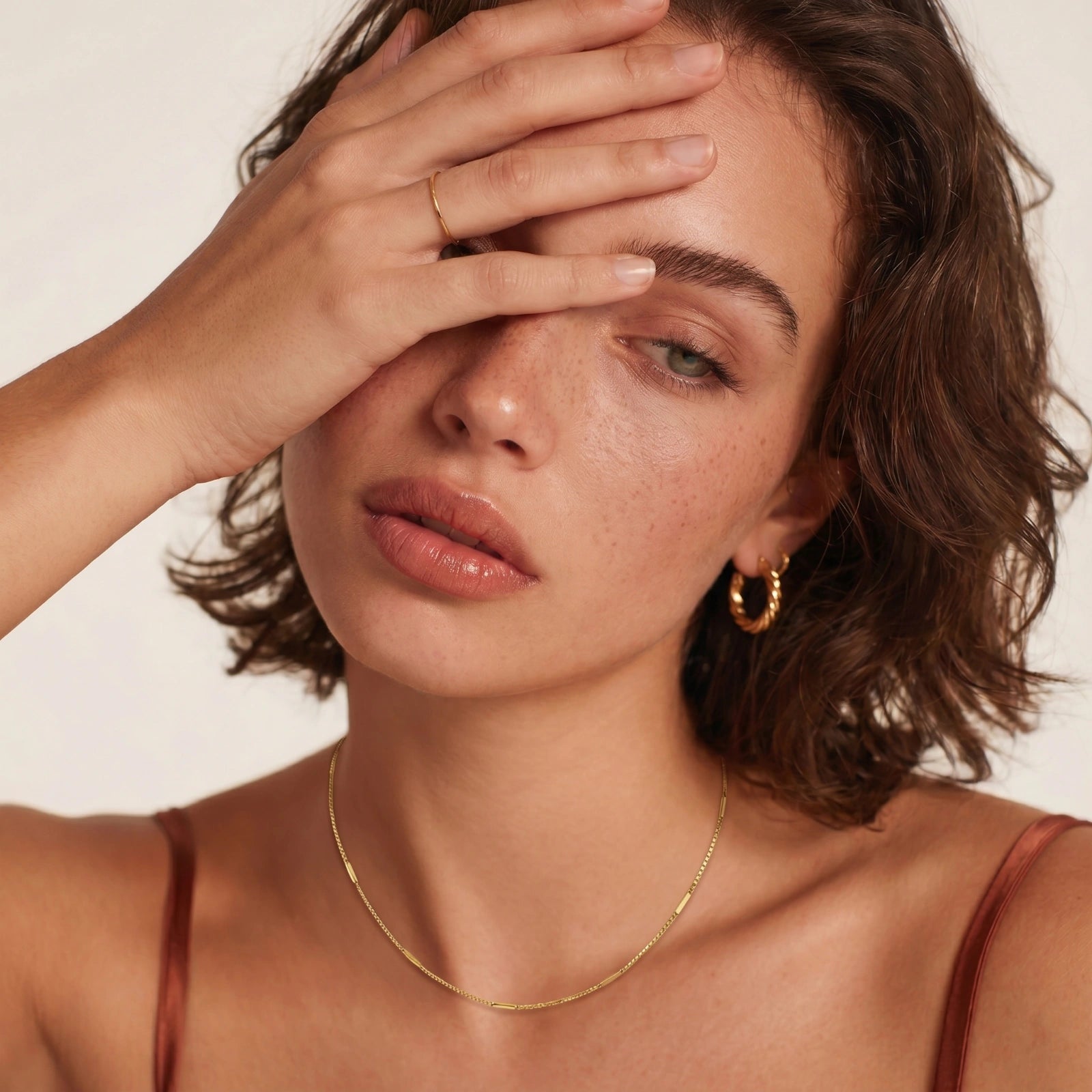 Chaîne Minimaliste Dorée by Yoldine Paris